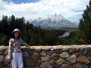 05-04-2 A sweet smile in front of a Teton Range and Snake River